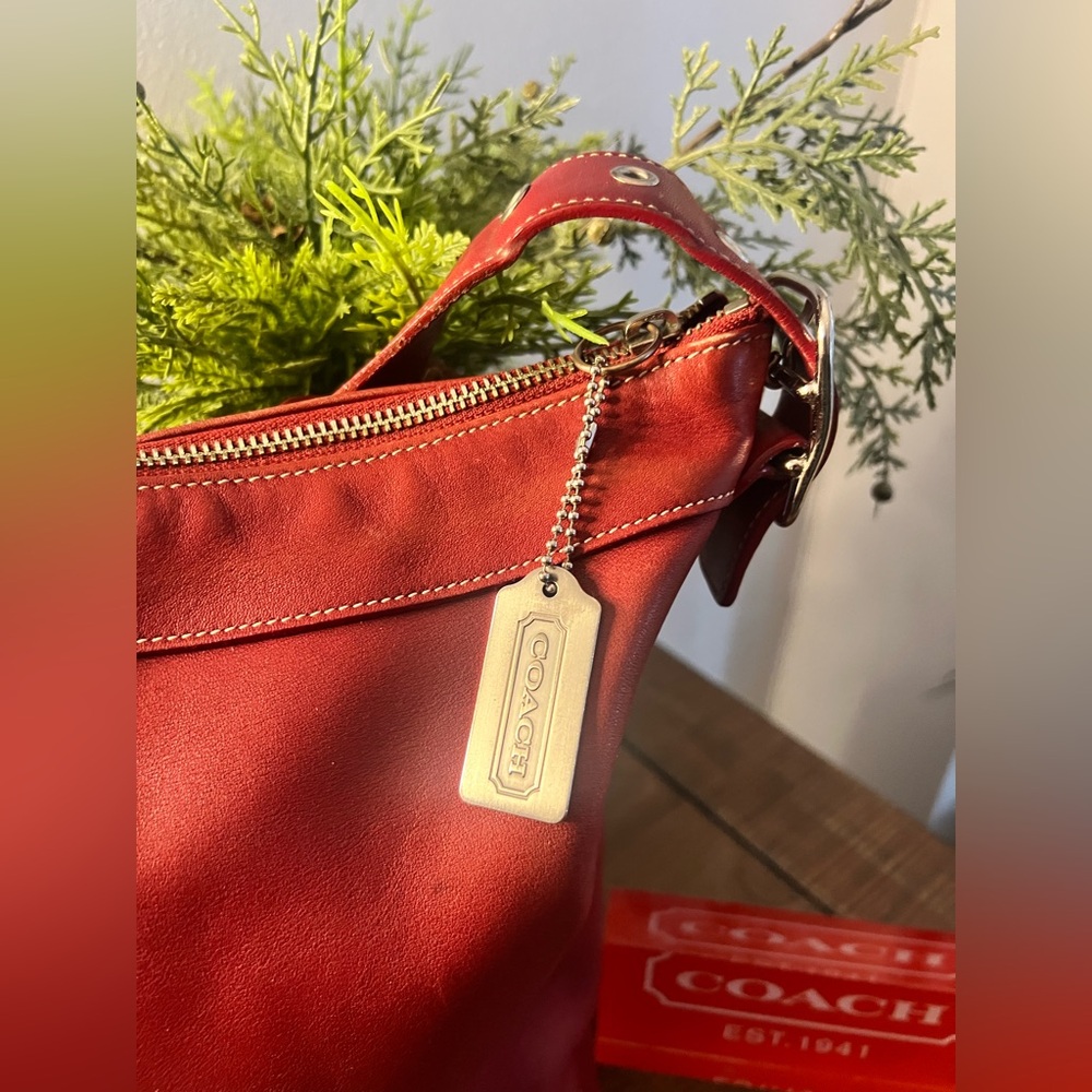 Coach Slim Legacy Duffle - Picture 5 of 11